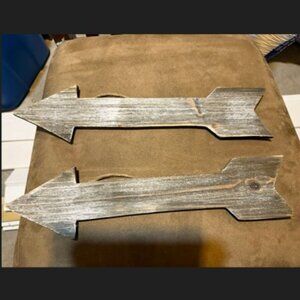 Arrow hanging wall decor - Qty 2